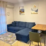 21 Steps\' Lovely Apartment In The Center