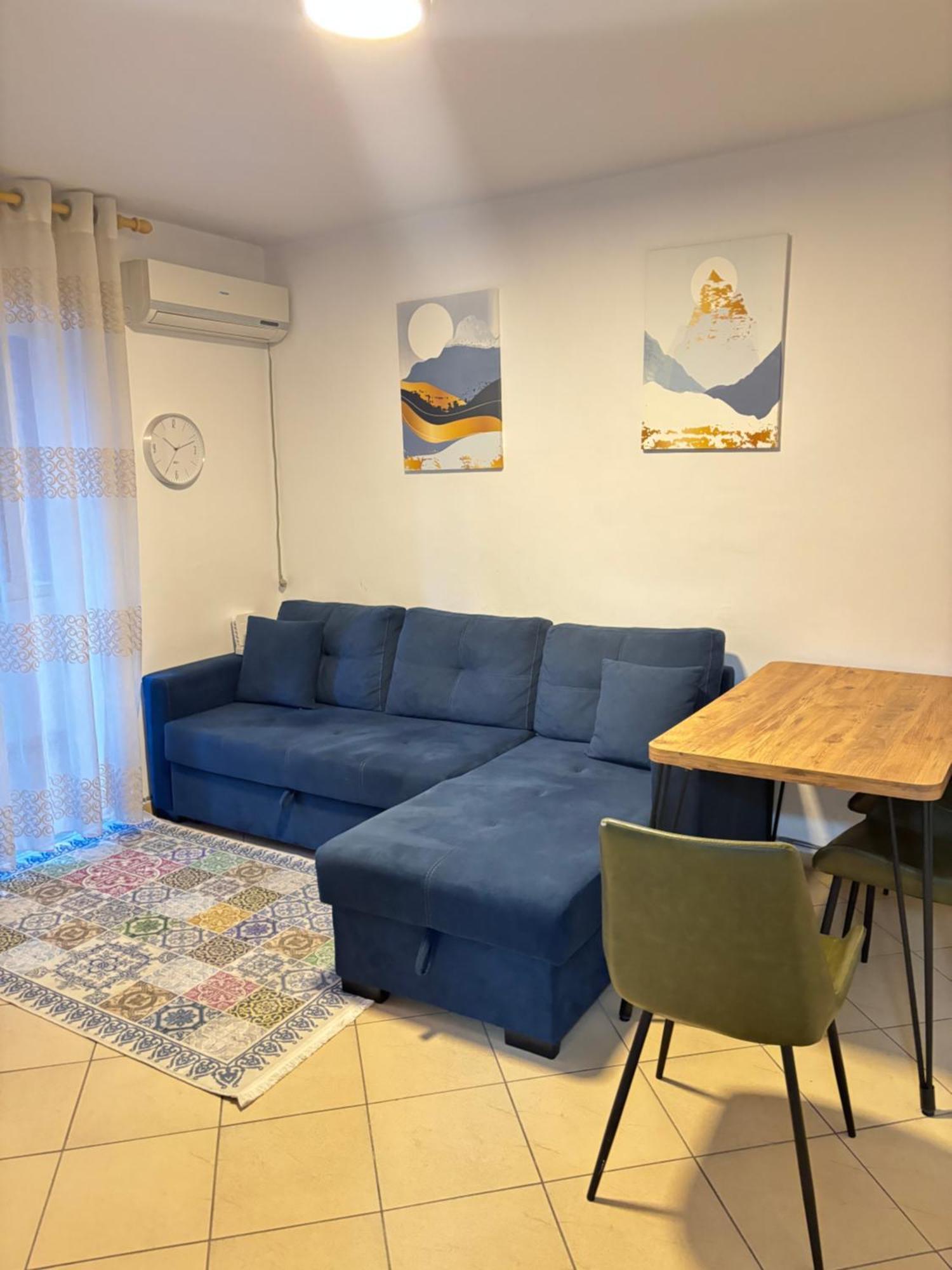 21 Steps' Lovely In The Center Appartement Tirana